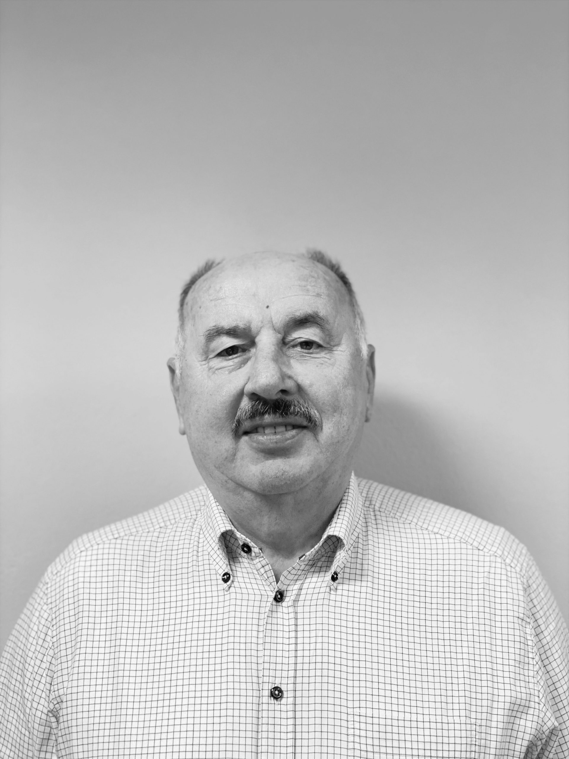 Peter Kukučka bezpečnostný technik, technik požiarnej ochrany a odborník v oblasti civilnej ochrany fotografia pre BIO zamestnanca.